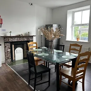 sarsfield-house.dublin-hotelsweb.com/